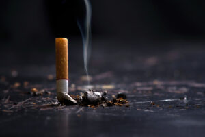 Zigarettenkippen sind extrem schädlich für die Umwelt. Foto ©Pcess609 stock adobe